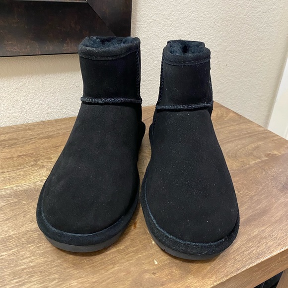 Bearpaw Demi II Black Short Shearling Boots Women's Size 10 - Picture 3 of 8
